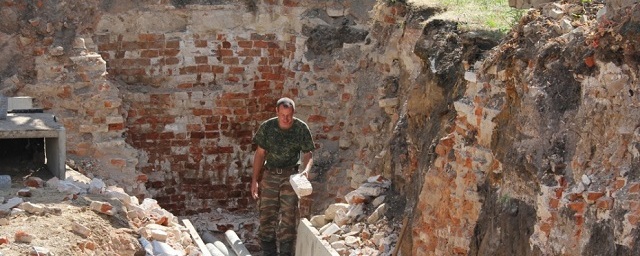 В центре Боброва строители обнаружили фундамент старинного храма